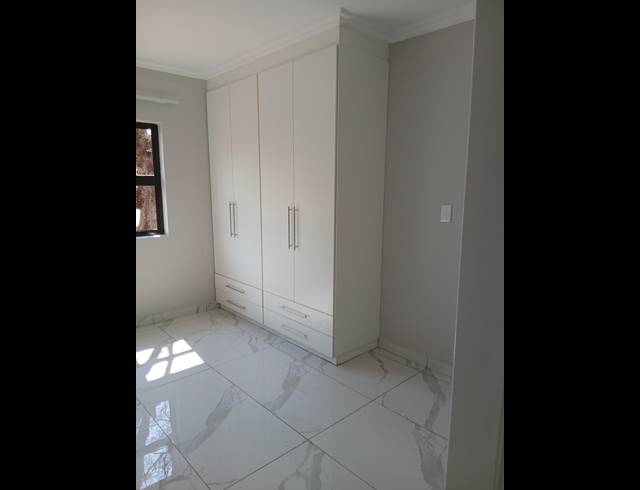3 BEDROOM FREEHOLD FOR SALE IN DERSLEY